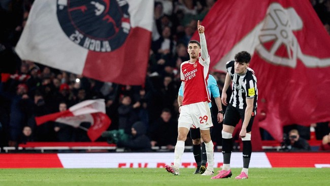 Kemenangan Arsenal dan Manchester City mendekatkan keduanya ke Liverpool yang berada di puncak klasemen Liga Inggris.