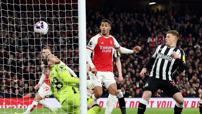 Arsenal menghajar Newcastle United 4-1 dalam laga Liga Inggris pekan ke-26 di Stadion Emirates, Minggu (25/2) dini hari waktu Indonesia.