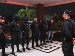 Tim Siraju Polres Jepara Tegur Sejoli Berduaan di Balik Semak Pantai Bandengan