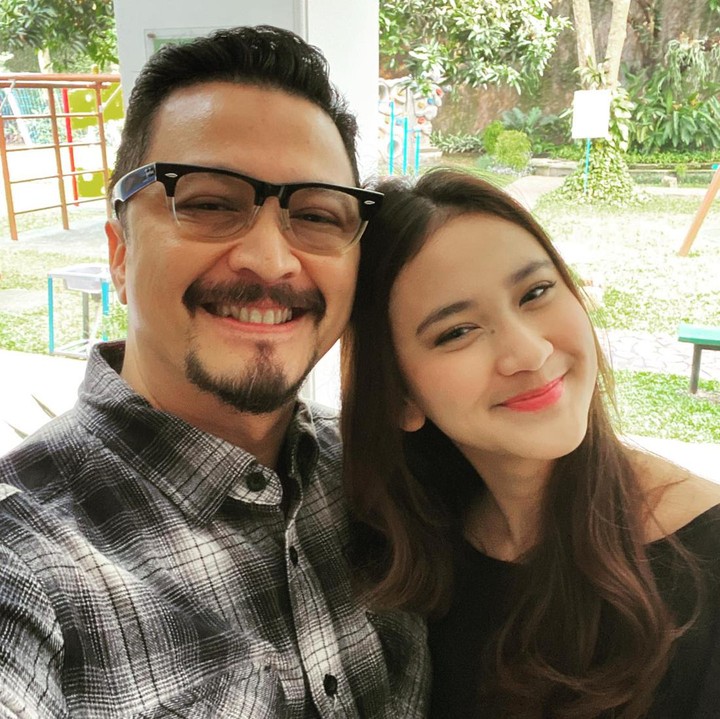 <p>Harleyava Princy lahir pada 18 November 2006. Putri aktor Ferry Maryadi ini akrab disapa Leya, Bunda. Saat ini Leya dikenal sebagai selebgram. Akun Instagram resminya sudah memiliki hampir setengah juta followers. Lewat media sosial, Ferry juga kerap memperlihatkan potret keakraban dengan sang putri. (Foto: Instagram @kangferrymaryadi)</p>
