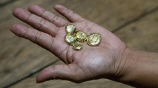 Pramugari India Tertangkap Selundupkan Emas Nyaris 1 Kg di Dalam Anus