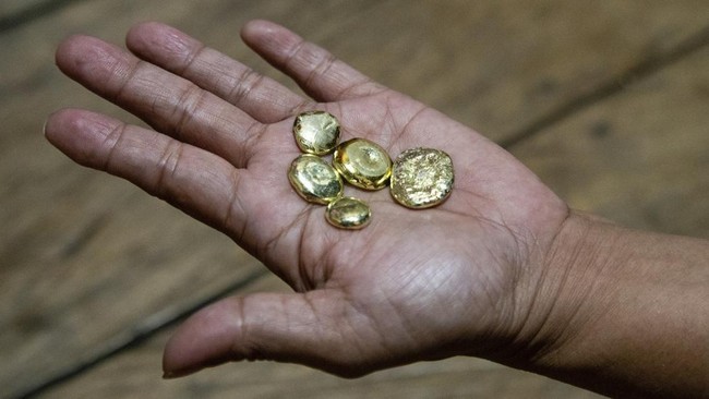 WNA asal China berinisial YH terancam hukuman penjara 5 tahun karena terlibat penambangan emas ilegal di Kabupaten Ketapang, Kalimantan Barat.