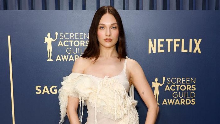 LOS ANGELES, CALIFORNIA - FEBRUARY 24: Maddie Ziegler attends the 30th Annual Screen Actors Guild Awards at Shrine Auditorium and Expo Hall on February 24, 2024 in Los Angeles, California. (Photo by Frazer Harrison/Getty Images)