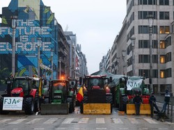 Potret Invasi Bulldozer di Kota Brussel Buntut Protes Petani Eropa