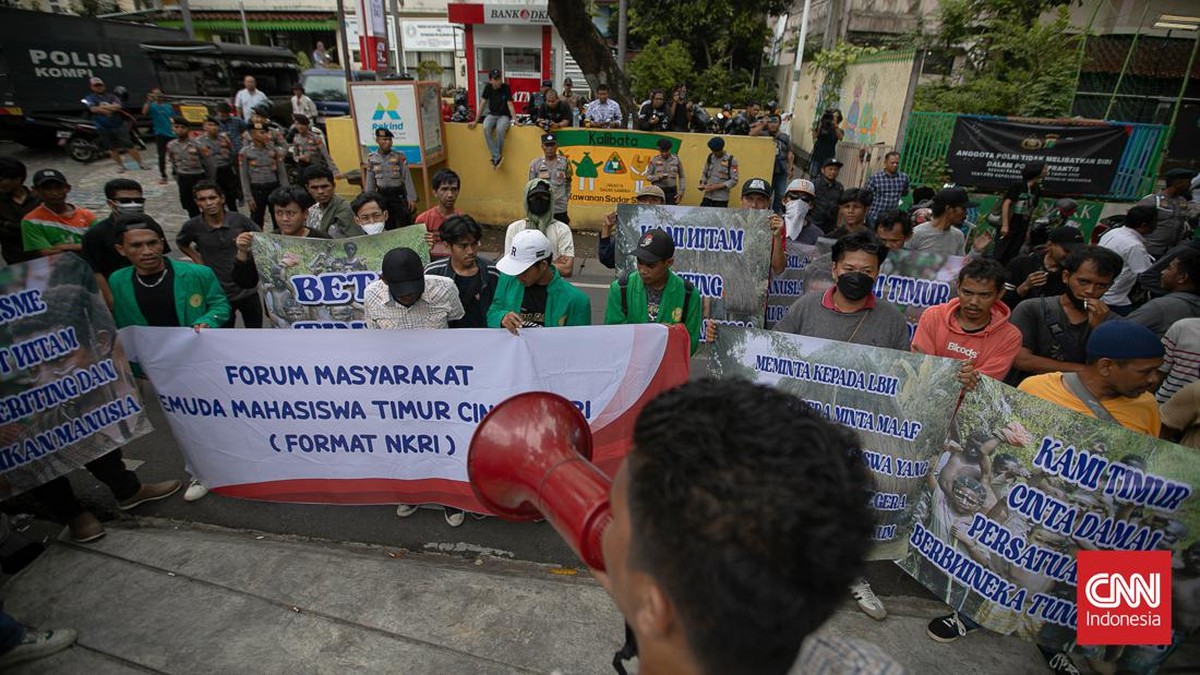 FOTO: Massa Aksi Kepung Kantor ICW
