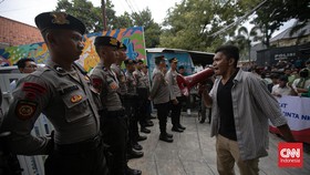 FOTO: Massa Aksi Kepung Kantor ICW