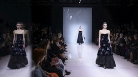 FOTO: 'Winter Flowers' Giorgio Armani di Milan Fashion Week
