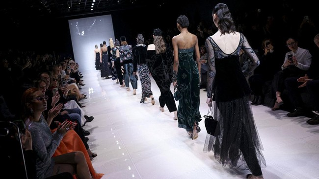 FOTO: 'Winter Flowers' Giorgio Armani di Milan Fashion Week