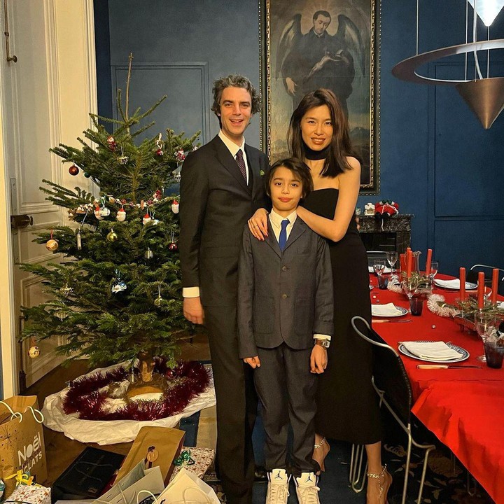 <p>Li Ran bertemu dengan Pangeran Charles saat bekerja sebagai pramuniaga di sebuah rumah mode mewah. Keduanya pun mulai berbicara tentang seni yang akhirnya membuat mereka menjalani hubungan secara intens. (Foto: Instagram@mumunotparis)</p>