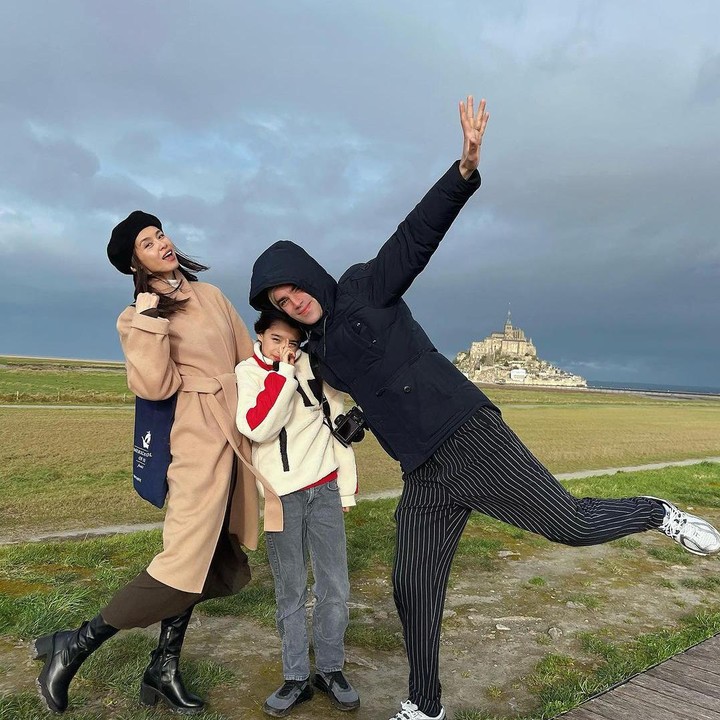 <p>Kebersamaan keluarga kecil ini juga sering terlihat dari laman Instagram Li Ran. Ia bersama suami dan anak laki-lakinya kerap menghabiskan waktu bersama di tengah kesibukkan agenda kerajaan. (Foto: Instagram@mumunotparis)</p>