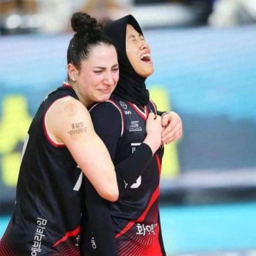 7 Potret Megawati Hangestri Nangis di Lapangan Kalahkan Pink Spiders di Liga Korea