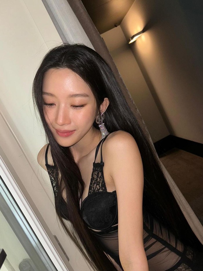 Pada Sabtu, (24/2) lalu, aktris Korea Moon Ga Young hadir dalam pergelaran Dolce & Gabbana Women FW24 collection show yang merupakan bagian dari Milan Fashion Week./ Foto: instagram.com/m_kayoung