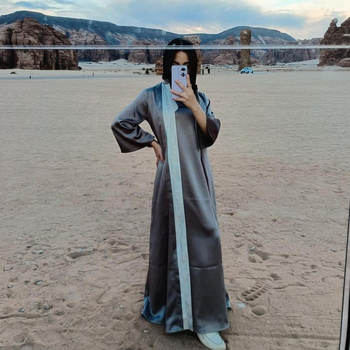 <p>Ia pun mengabadikan <em>outfit of the day</em> (OOTD)-nya itu dengan gaya mirror selfie. "Cantik banget demi Allah ka niki," tulis akun <em>@emire****.</em> (Foto: Instagram@nikitawillyofficial94)</p>