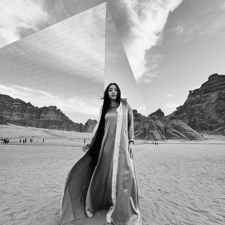 <p>Al Ula adalah salah satu tempat yang saat ini menjadi lokasi wisata populer di Arab Saudi. Pada liburannya kali ini, Nikita mengajak keluarganya berlibur ke Maraya yang merupakan spot wisata baru di kota tersebut. (Foto: Instagram@nikitawillyofficial94)</p>