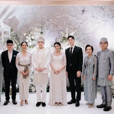 Anak Dipersunting Oppa Mualaf, 7 Potret Kebersamaan Helmy Yahya & Besan Korea