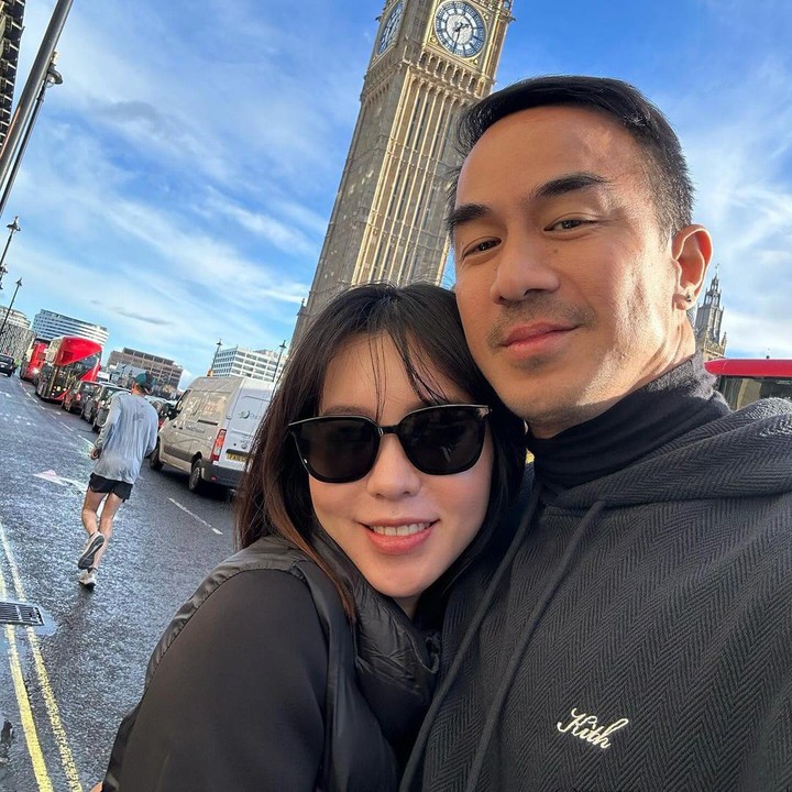 <p>Aktor ternama Joe Taslim menikah dengan Julie Taslim pada tahun 2004, Bunda. Dari pernikahan ini, keduanya pun dikaruniai tiga orang anak. (Foto: Instagram: @julietaslim)</p>
