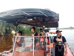Getek Terbalik Saat Hujan Angin di Banyuasin, Anto Hilang-Istri Tewas