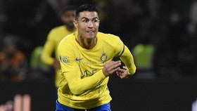 Ronaldo Nyaris Cetak Gol Spektakuler dari Tengah Lapangan