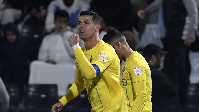 Megabintang sepak bola dunia Cristiano Ronaldo buka suara soal gestur tak senonoh saat laga derby Riyadh antara Al Nassr dan Al Shabab.