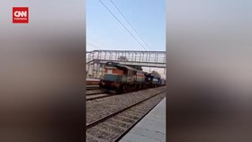 VIDEO: Ditinggal Masinis Ngeteh, Kereta di India Jalan Sendiri