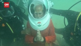 VIDEO: Momen PM India Menyelam dan Berdoa Dalam Air