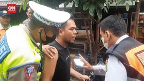 VIDEO: Kepanikan Pemilik Motor Saat Razia Parkir Liar di Cempaka Putih
