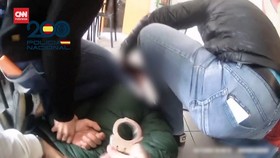 VIDEO: Buronan Paling Dicari di Prancis Ditangkap di Spanyol