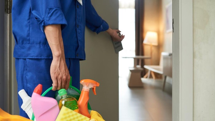 Kisah Pria yang Dulunya Cleaning Service, Kini Jadi Salah Satu Orang Terkaya Versi Forbes