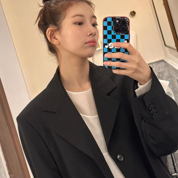 <p>2. Bae Suzy (19,8 juta <em>follower</em>) - Punya gaya <em>fashion</em> yang menarik, Suzy kerap membagikan OOTD-nya di Instagram. Tidak heran, aktris yang dahulunya anggota girl group Miss A ini mendapatkan banyak popularitas di kalangan penggemar. (Foto: Instagram @skuukzky)</p>