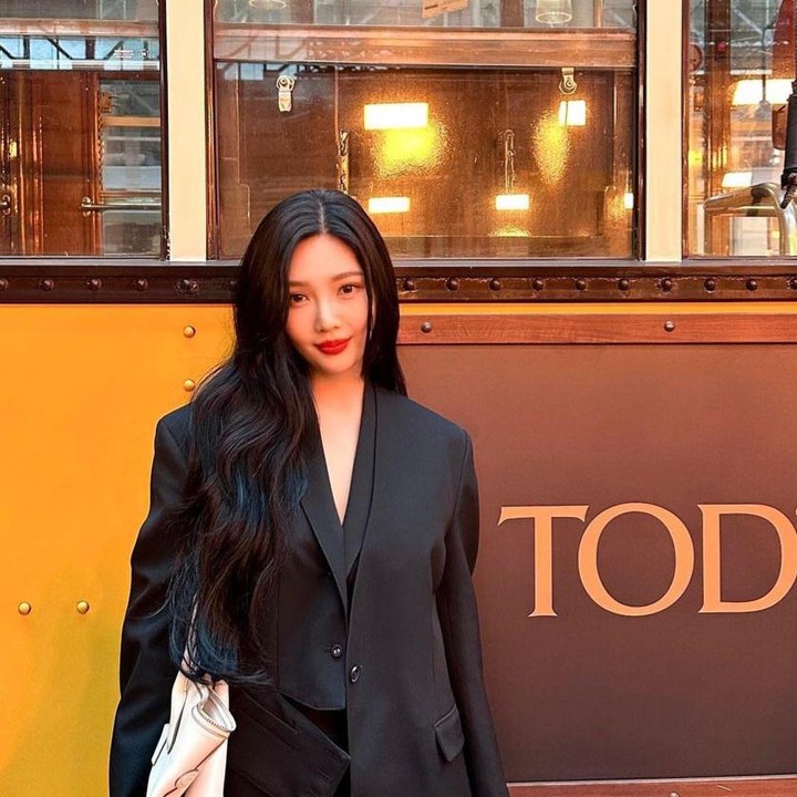 <p>9. Joy (14,6 juta follower) - Anggota girl group Red Velvet ini melakukan debut aktingnya lewat drama berjudul <em>The Liar and His Lover</em> (2017). Sosoknya yang multitalenta ini mendapatkan banyak cinta dari penggemar di seluruh dunia. (Foto: Instagram @_imyour_joy)</p>