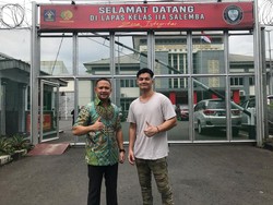 Agung Saga Bebas Usai 2 Tahun di Penjara, Siap Berkarier Lagi