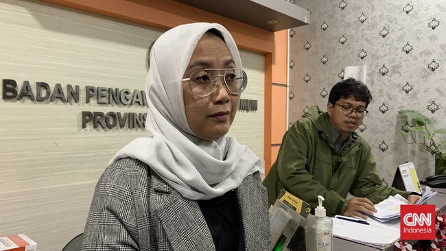 Mantan Ketua KPK yang kini jadi caleg DPD Jatim, Agus Rahardjo, melaporkan dugaan perolehan suaranya hilang ke Bawaslu di Surabaya, Selasa (27/2). 