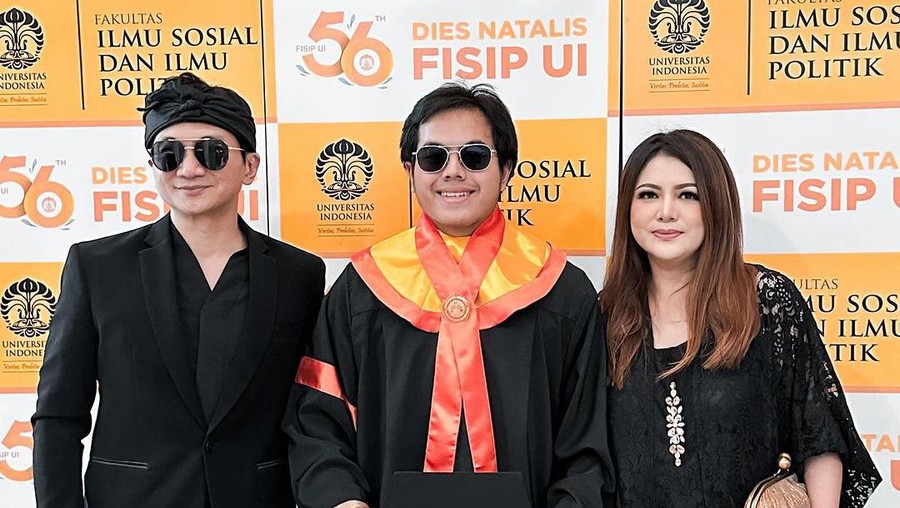 Momen wisuda anak sambung Anji Manji