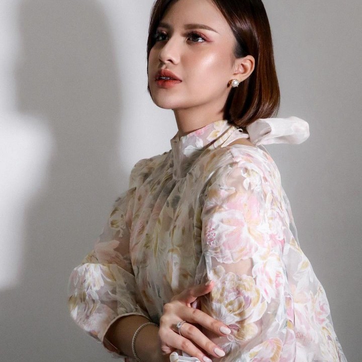 <p>Banyak yang memuji bahwa Anggi tampak semakin cantik saat sedang mengandung. "Boru Batak kalo sudah cantik, cantiknya pake banget memang ya. Terbukti ini salah satunya," tulis salah satu penggemar Anggi di kolom komentar. (Foto: Instagram: @anggimarito)</p>