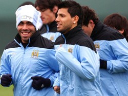 Tevez Ajak Aguero Comeback ke Timnya, Tertarik?