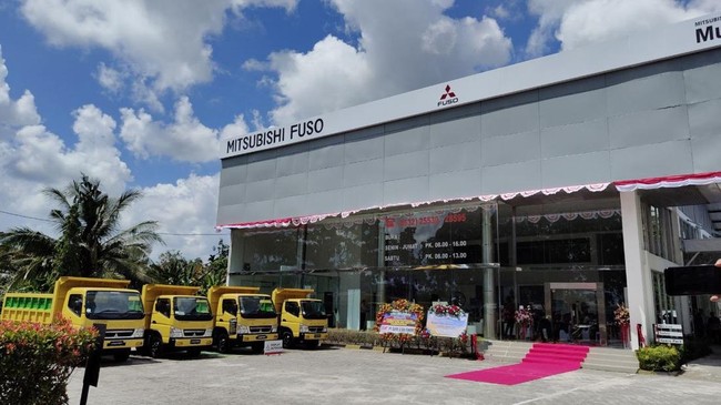 Fuso baru saja mendirikan dealer baru di Pangkalan Bun, Kalimantan Tengah buat memudahkan konsumen.