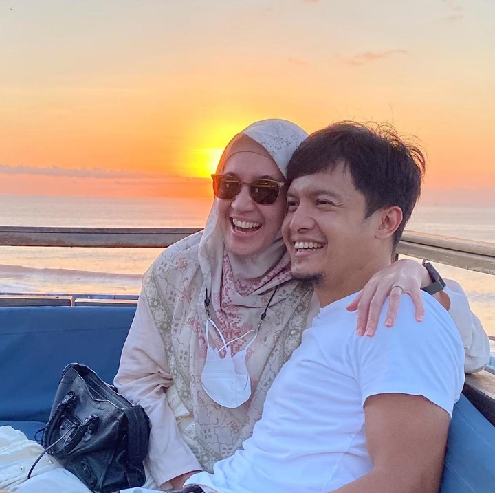 <p>Di usia pernikahan yang sudah 14 tahun, pasangan ini masih belum dikaruniai momongan. Namun, hal itu tak mengurangi kebahagiaan rumah tangga mereka. (Foto: Instagram @dhiniaminarti @dimasseto_1)</p>
