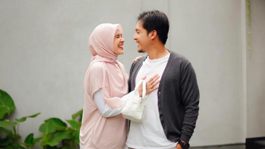 Dhini Aminarti dan Dimas Seto