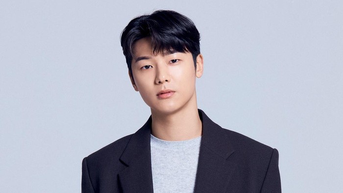 Siap-siap, Bintang Drakor Netflix 'Celebrity' Kang Min Hyuk Akan Hadir di Pembukaan The Coach Restaurant di Jakarta