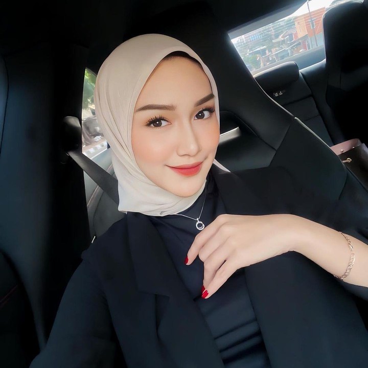 <p>"Sama-sama Ibu tunggal, mudah-mudahan rezekinya sama dan mengalir terus, aminn," kata seorang netizen. "Yang penting bahagia ya, Kak," ujar netizen lain dengan emotikon hati. (Foto: Instagram: @melodyprima)</p>