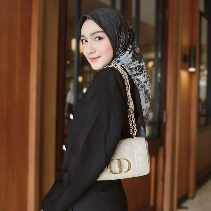 <p>Melody menyebut dirinya memiliki kehidupan terbaik sebagai seorang<em> single parent.</em> Ia juga belum memikirkan untuk menikah lagi. (Foto: Instagram: @melodyprima)</p>