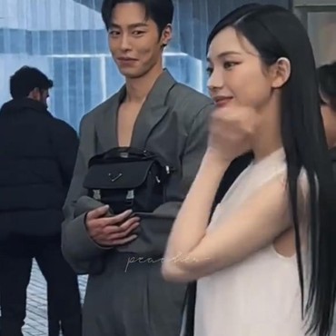 Dikonfirmasi Pacaran, 7 Momen Karina aespa & Lee Jae Wook di Prada Fashion Week