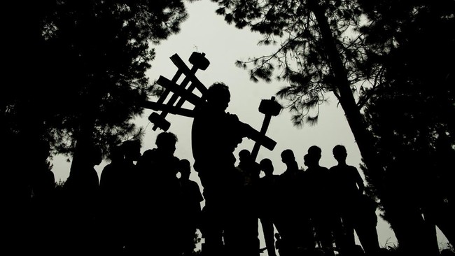 FOTO: Deg-degan Naik Kadaplak, Permainan Tradisional Asal Bandung