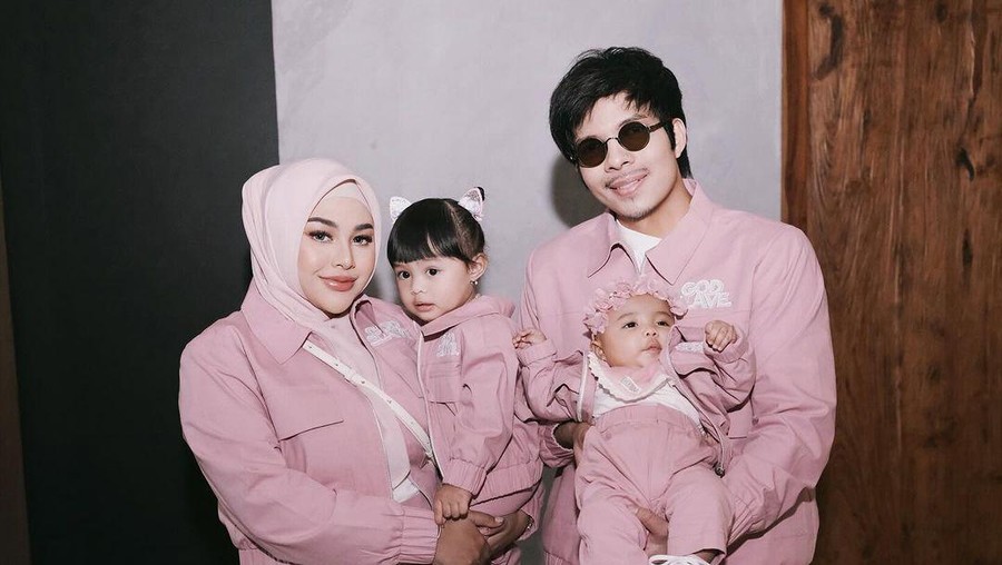 Potret Ulang Tahun Ameena Putri Aurel Hermansyah Potret Ulang Tahun Ameena Putri Aurel Hermansyah