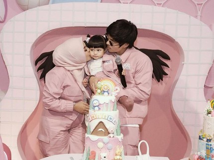 7 Potret Ultah ke-2 Ameena Anak Aurel Hermansyah & Atta, Pesta Seru di Playground