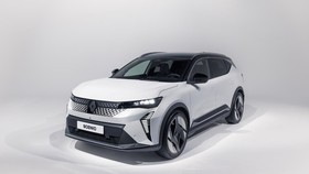 MPV Renault Scenic Terpilih Jadi Car of the Year 2024