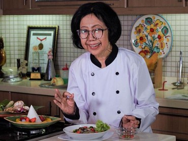 img-title Puluhan Tahun Berkarier Jadi Koki, Sisca Soewitomo Ternyata Bercita-cita Jadi...