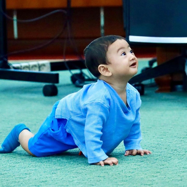 <p>"Salah satu Ibu menteri panutanku," tutur seorang netizen. "Tiba-tiba tersenyum bahagia di tengah kepenatan tugas negara. Cucu memang enggak ada laman deh Bu Menteri," ujar netizen lainnya. (Foto: Instagram: @smindrawati)</p>