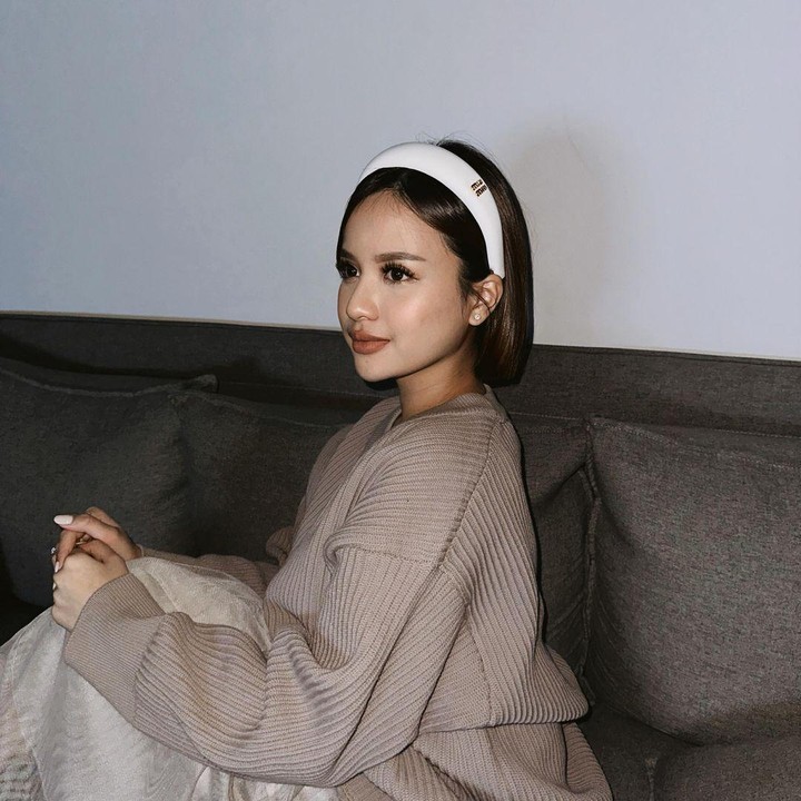 <p>Tak hanya dipuji karena kencantikan parasnya, banyak netizen yang juga memuji bentuk tubuh Anggi. Banyak yang menilai tubuhnya sangat imut meskipun sedang mengandung. "Imut bangett bumil ni," tulis salah satu penggemarnya. (Foto: Instagram: @anggimarito)</p>