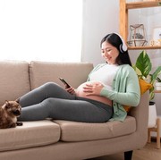 Punya Manfaat Positif, Ini 5 Rekomendasi Musik yang Bisa Didengarkan Ibu Hamil di Waktu Santai